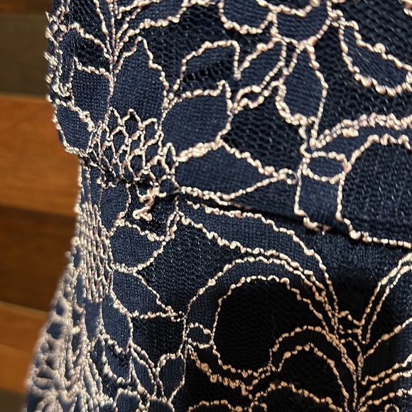 Motherhoo Maternity Stretchy Scoop Neck Short Sleeve Embroidered Floral Blouse - Picture 3 of 9